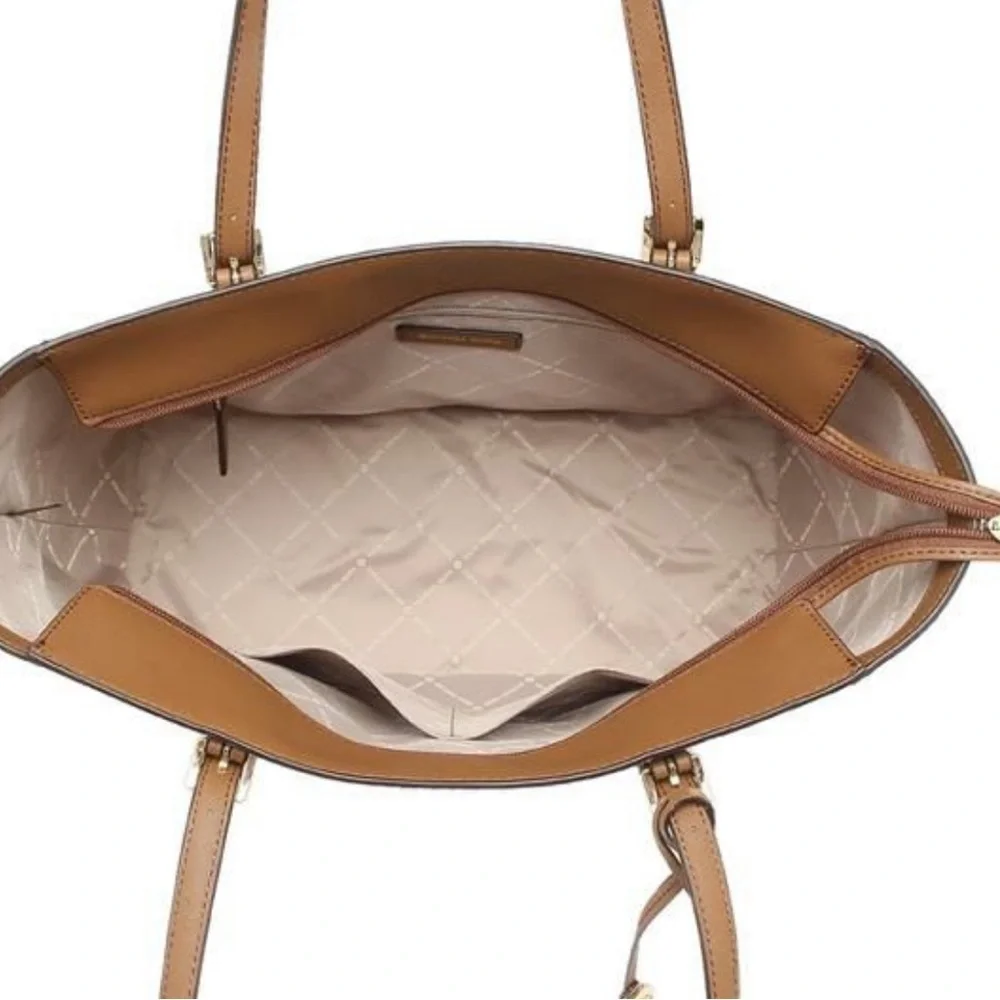 MICHAEL KORS GILLY LARGE DRAWSTRING SHOULDER TOTE VANILLA SIGNATURE COLOR NWT